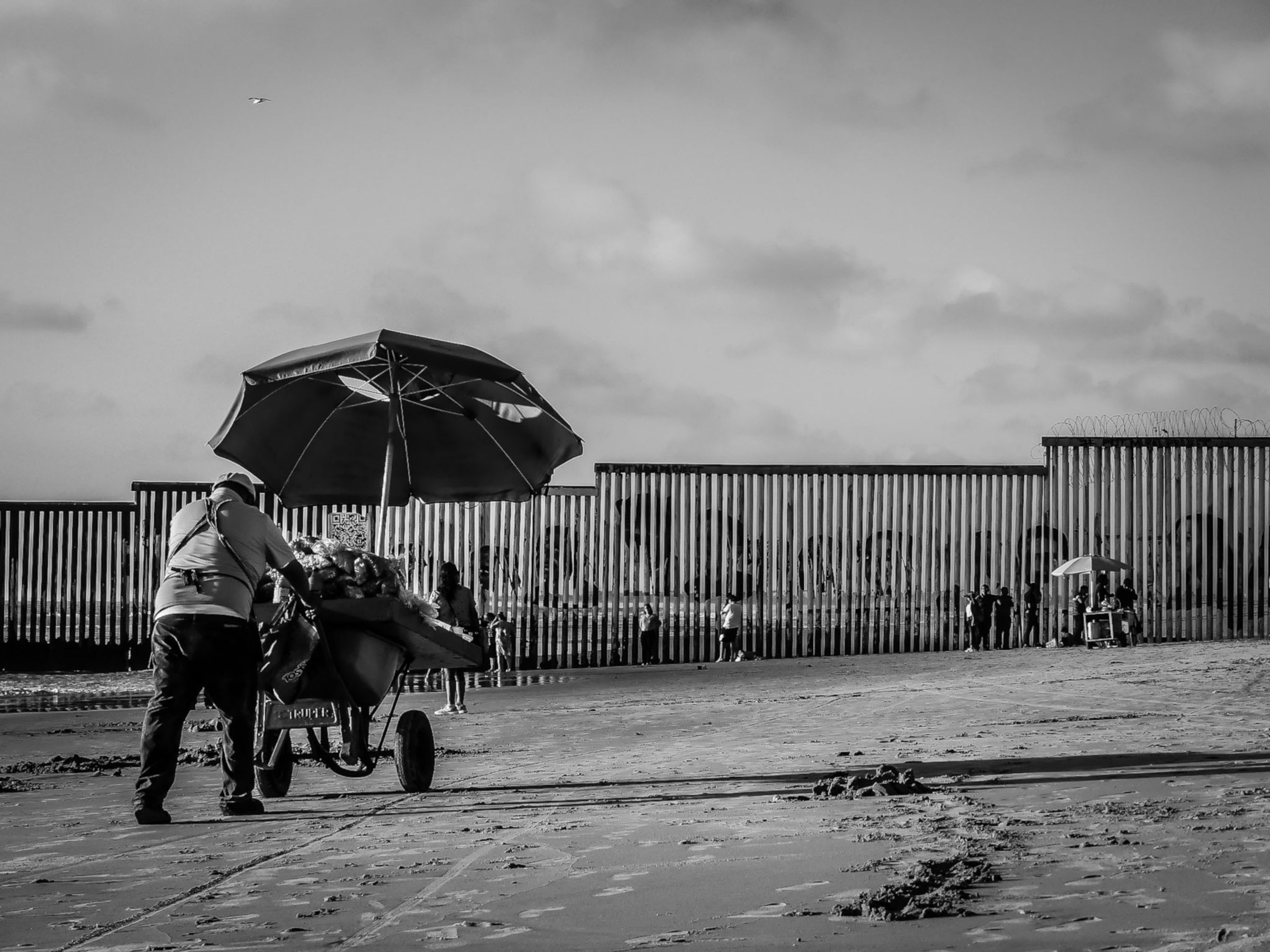 A Glimpse into Life Along the Tijuana Wall — photograph 4